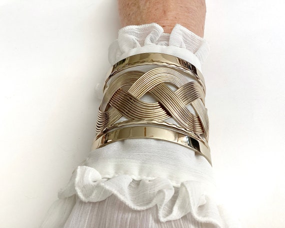 Mid century wide cuff bracelet gold, 80s vintage … - image 3