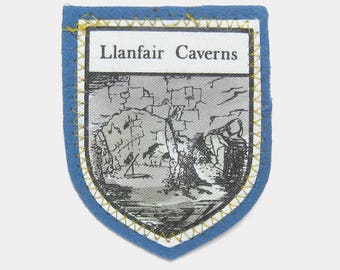 Vintage 1970s Llanfair Slate Caverns Fabric Patch - Wales Welsh Llanfairpwllgwyngyll Pwllgwyngyll Gwynedd cave badge souvenir travel 1980s