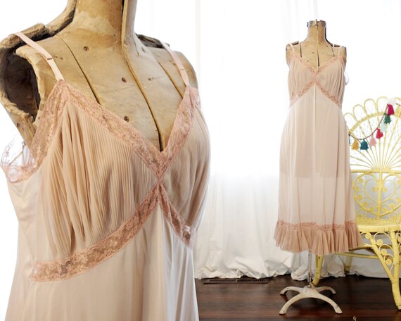 Vintage Vanity Fair taupe beige peach accordion pl