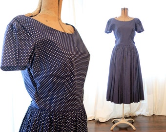 Anne Fogarty vintage 1950s circle skirt Navy Blue White polka dot short sleeve cotton midi length sundress dress with bows