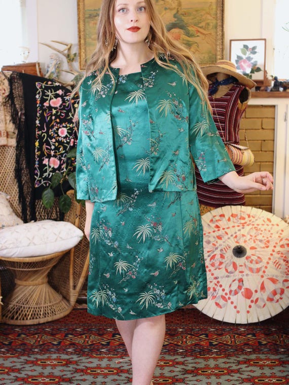Vintage 1960s Emerald Green Chinese Silk Brocade Sleeveless Shift 