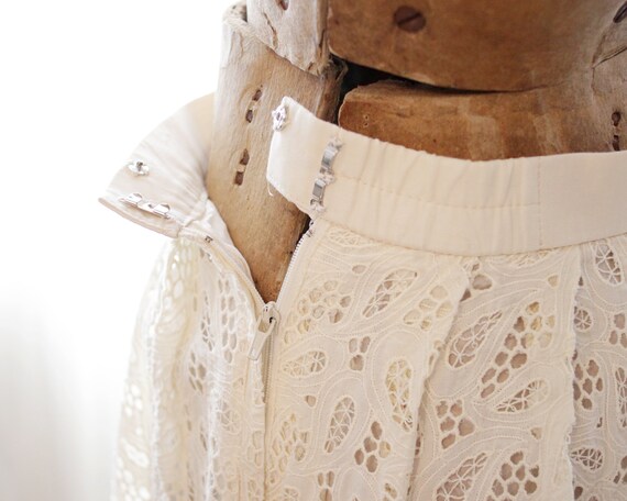 Vintage ivory cotton paisley eyelet lace embroide… - image 3