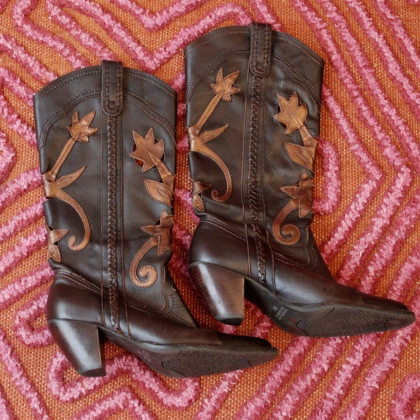 Vintage Y2K 2000s Santa Fe New Mexico espresso brown and bronze leaf cutout print braided trim high heel leather pointed toe cowboy boots 6