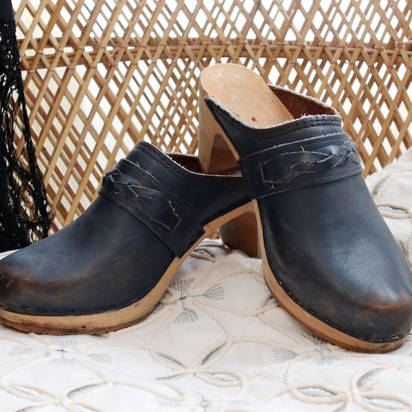 Vintage 1990s Swedish Trolls braided navy blue leather wooden sole high heel mule clogs 36 37