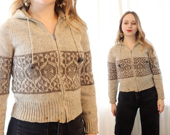 Vintage 1970s perfectly distressed zip front point hooded cropped cardigan sweater tan beige grey nordic Scandinavian fair isle inspired 70s