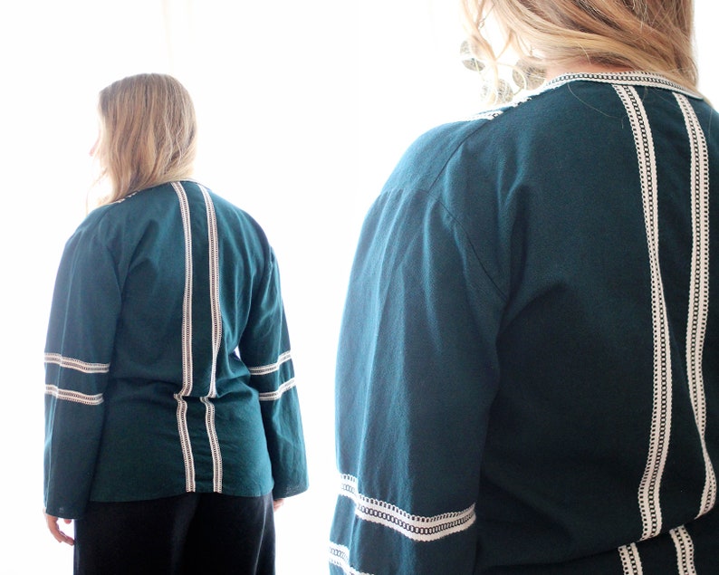 Vintage woven folk blouse top embroidered longsleeve forest green white pockets hippie boho ethnic style Guatemalan style