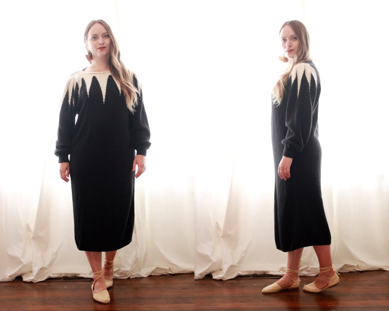 Vintage 1980s Geo novelty icicle chevron spike Tim Burton Nightmare Before Christmas print black cream white puff sleeve sweater dress 80s