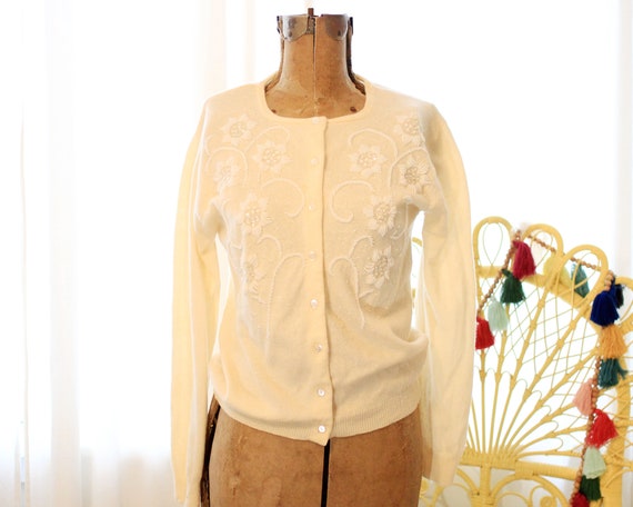 Vintage pale butter yellow and white wool floral … - image 3