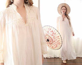 Vintage 1970s Bert Yelin for Iris Nightgown Silky Long Night Gown Pajamas Lace Long Sleeve Sleep Dress Dressing Gown ivory satin M