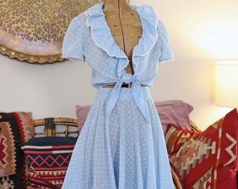 Vintage Baby Blue Calico Baumwolle Voile Prairie Babydoll 2-teiliges Dessous Spiel Set abgeschnittene Krawatte vorne Bluse Top und Mini Rock
