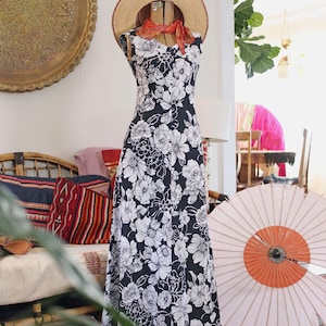 Vintage 1960s Sleeveless Black White Novelty Floral Print Maxi Dress mid century mod empire waist v neckline retro 60s party dress