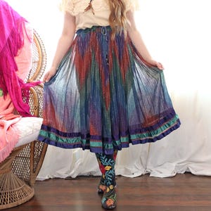 Marzycielska, cienka, indyjska bawełniana gaza w stylu vintage, srebrny lureks, paski tie-dye, indygo, niebieski, czerwony, zielony, wstążkowy brzeg, spódnica w stylu boho, ludowym