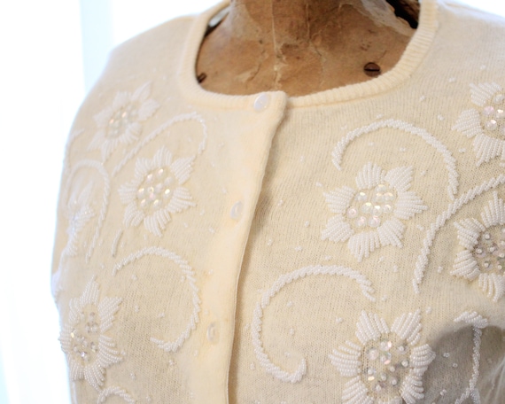 Vintage pale butter yellow and white wool floral … - image 2