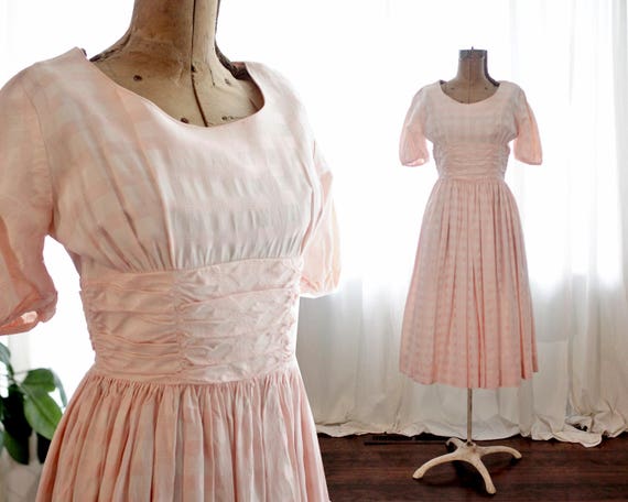 Vintage 1950s pretty in baby pink puffy sleeves em