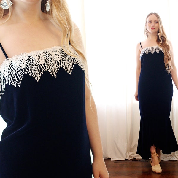 Vintage 1990s Jessica McClintock navy velvet white lace trim mermaid skirt slim silhouette strappy prom formal evening dress gunne sax 90s