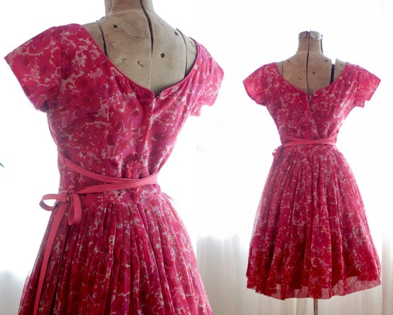 Vintage 1950s Red pink watercolor floral short sl… - image 3