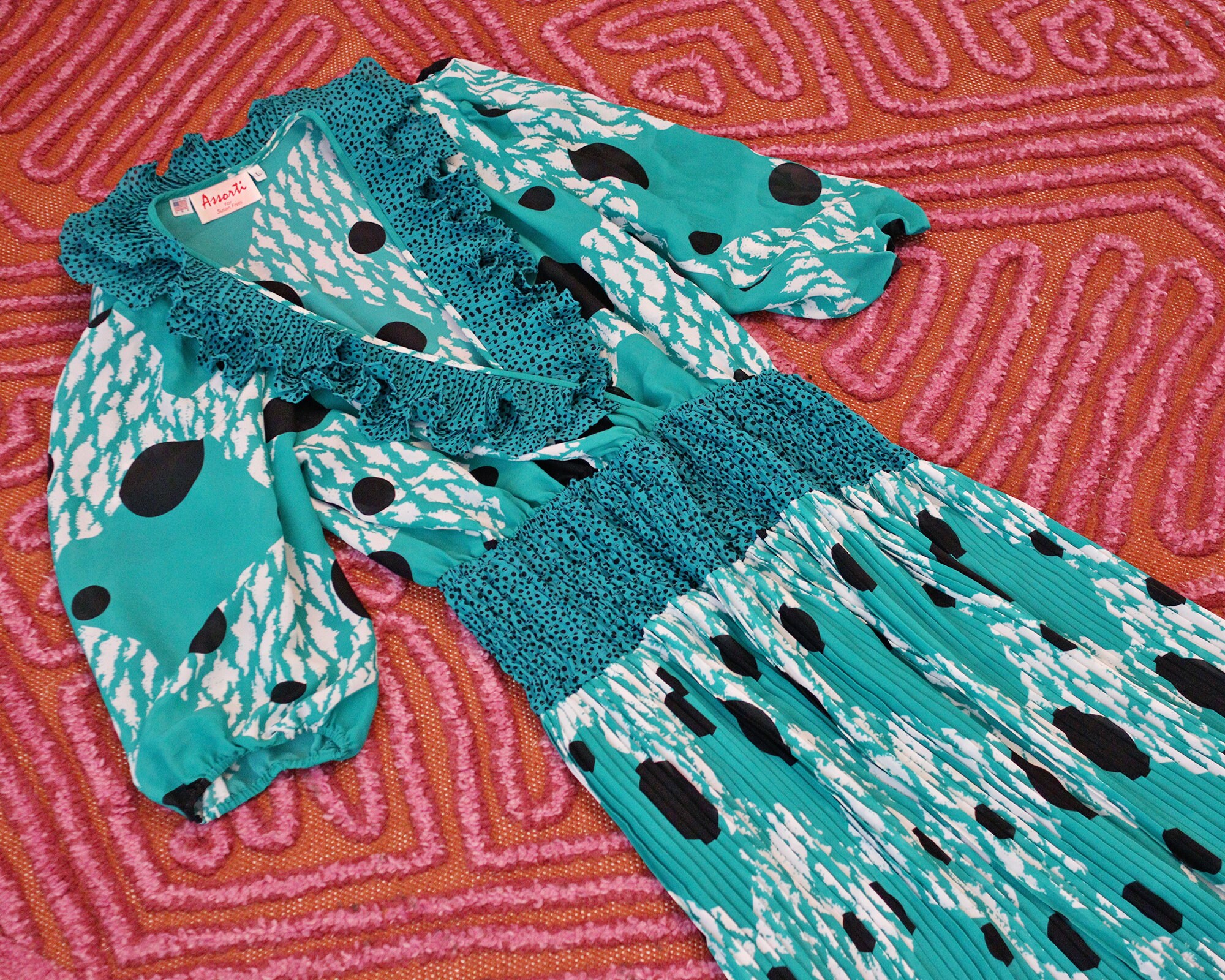 新緑の季節なassotie susan freis Vintage Assorti for Susan Freis Green and Black Abstract