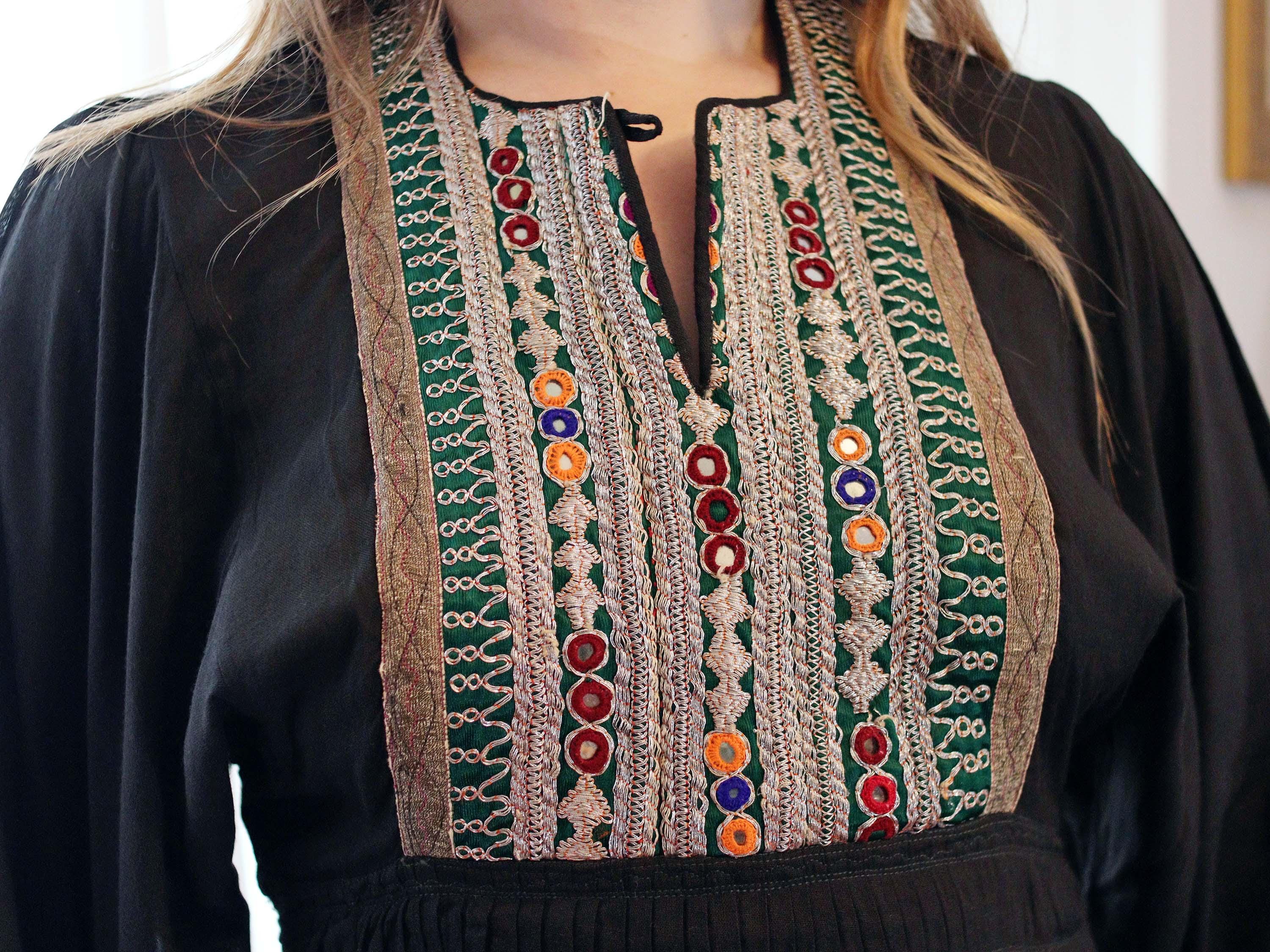 upepo◎アフガニスタンビンテージ品4点 1970年代のヴィンテージアフガニスタンブラックレーヨンポエット