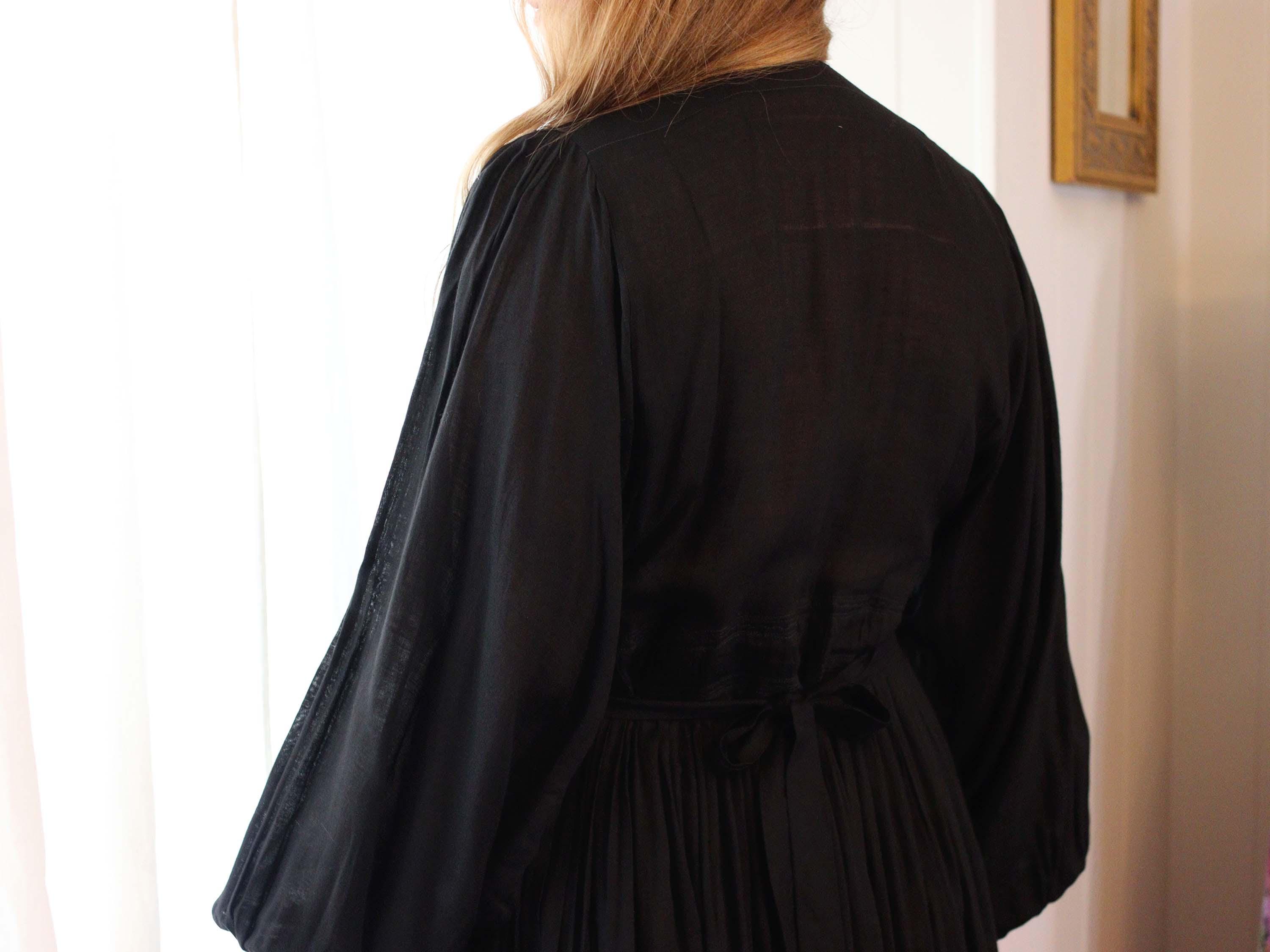 1970年代のヴィンテージアフガニスタンブラックレーヨンポエット