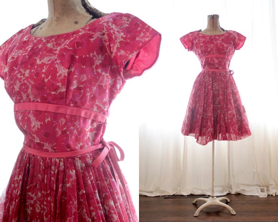 Vintage 1950s Red pink watercolor floral short sl… - image 1