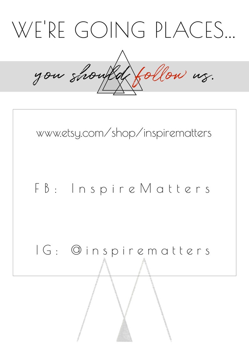 K&ouml;nnte beinhalten: Eine wei&szlig;e Grafik mit schwarzem Text, der "WE'RE GOING PLACES... you should follow us." lautet. Die Grafik enth&auml;lt auch eine Website-Adresse, "www.etsy.com/shop/inspirematters", und Social-Media-Handles f&uuml;r Facebook und Instagram: "FB: Inspire Matters" und "IG: @inspirematters".