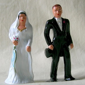 Traditional Bride & Groom, 3&quot; wedding cake topper/gift, hand-painted reproduction of vintage castings