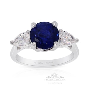 Anillo de zafiro de 3 piedras, zafiro natural de Ceilán de 3,05 ct con 2 diamantes talla pera. Todos con certificación GIA.