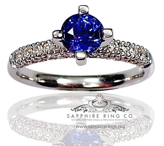 14 kt white gold and blue sapphire ring