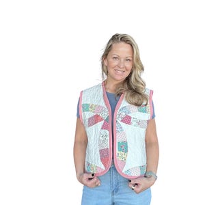 Vintage Quilt Vest – S/M Cropped Patchwork Vest – Handmade Quilt vest – Contrasting Trim – One of a Kind