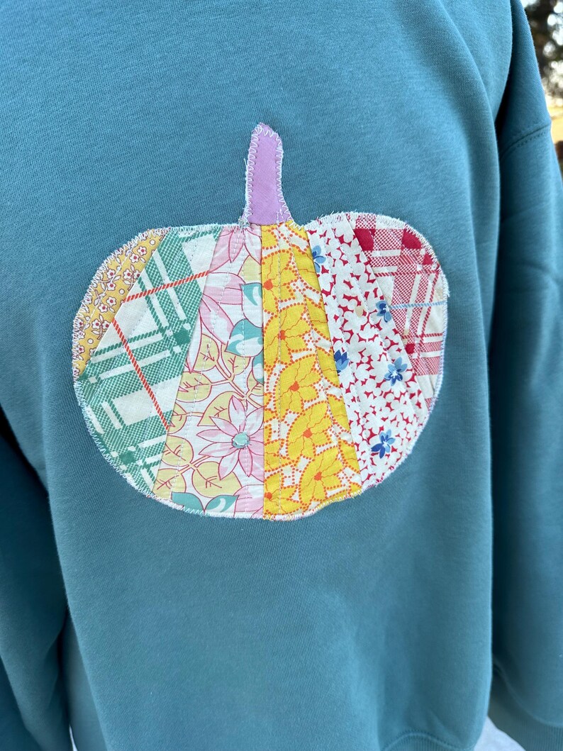 Sale Vintage Quilt Pumpkin Appliqué on Crewneck Sweatshirt Size Large