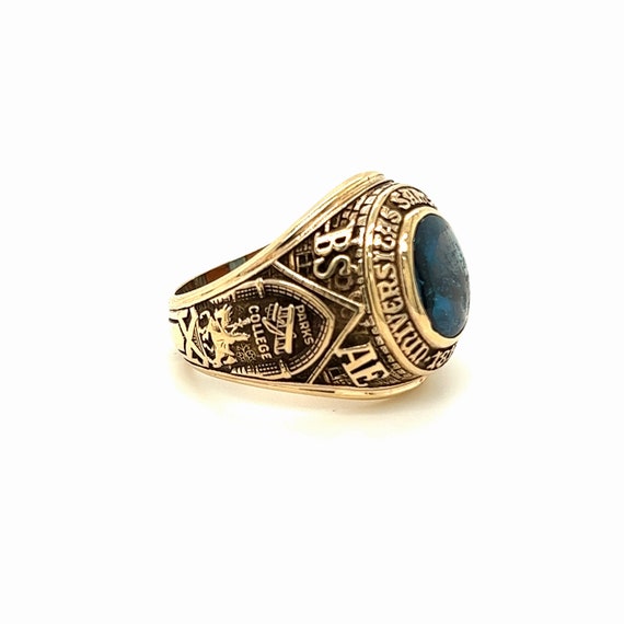 1967 10K Gold Class Ring with Blue Accent - image 4
