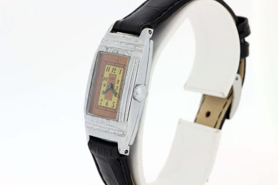 Elgin Wrist watch With Geometric Engraved Case  - image 2