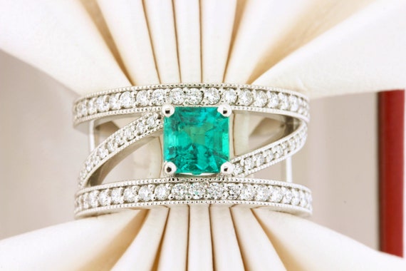 Vibrant green Emerald and white diamonds custom v… - image 1