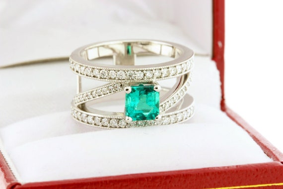 Vibrant green Emerald and white diamonds custom v… - image 2