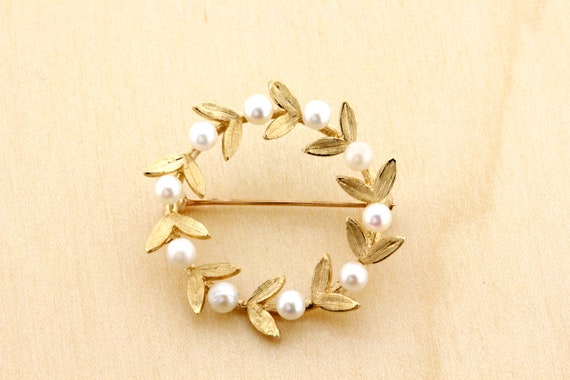 14K Yellow Gold Leaf Brooch with Pearl Accents  - image 4
