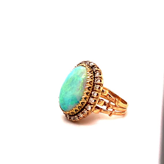 Alluring 14K Yellow Gold Vintage Oval Opal Cabocho