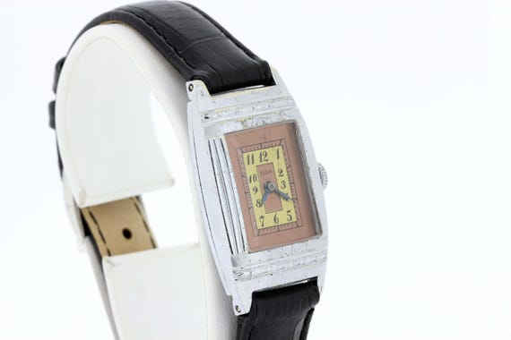 Elgin Wrist watch With Geometric Engraved Case  - image 3