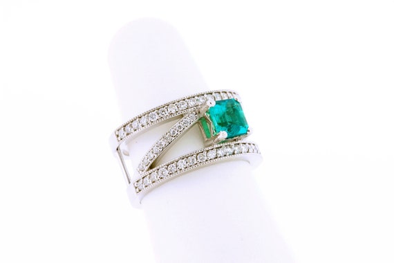 Vibrant green Emerald and white diamonds custom v… - image 4
