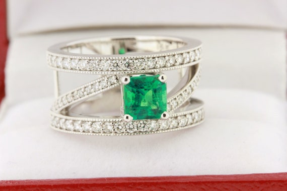 Vibrant green Emerald and white diamonds custom v… - image 10