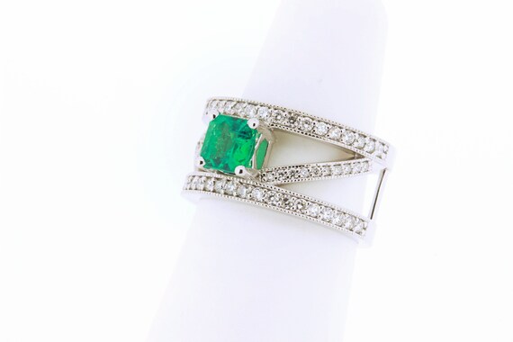 Vibrant green Emerald and white diamonds custom v… - image 9