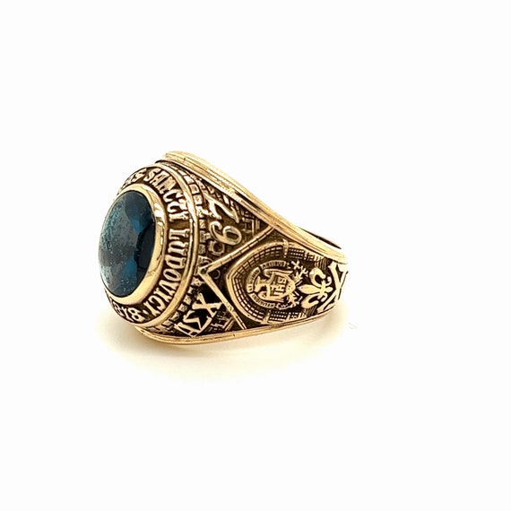 1967 10K Gold Class Ring with Blue Accent - image 7