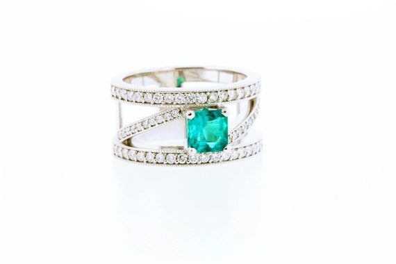 Vibrant green Emerald and white diamonds custom v… - image 7