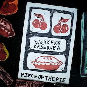 Les travailleurs méritent mieux - mini-impression linocut - impression linocut sculptée à la main 4x6, estampillée à la main sur du papier cartonné - Solidarité des travailleurs, Pro Union