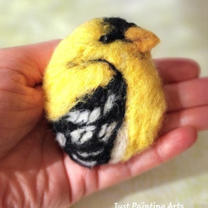 Goldfinch Wool felting brooch,Pin,collectible sculpture,Unique gift idea,wild animal portraits figurine