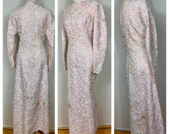 authentic handmade couture floor length fitted lace overlay gown, scalloped edges and in amazing condition for 1940s  couture!