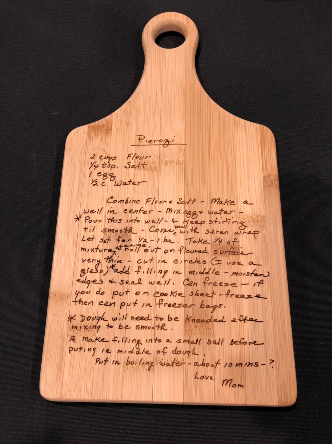 Large customizable onepiece bamboo cutting board with no glue cutting