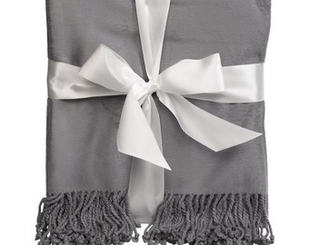 Luxueux Bamboo Blend Soft Fleece Throw avec glands - Gunmetal Grey 52.5 » x 67.5 »