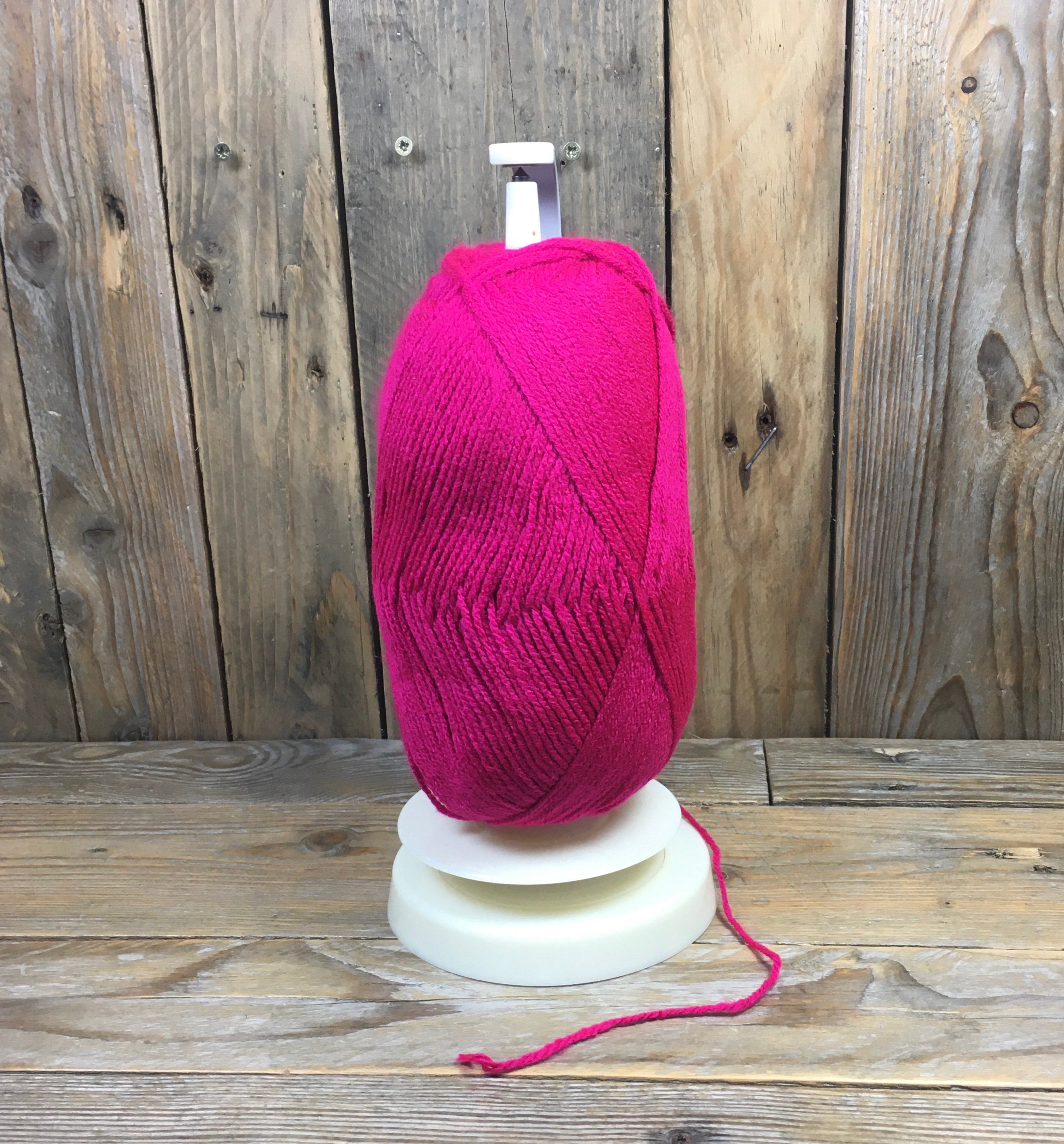 Wool Ball Holder Magnetic Yarn Feeder Revolving Wool Jeanie for Knitting  and Crochet