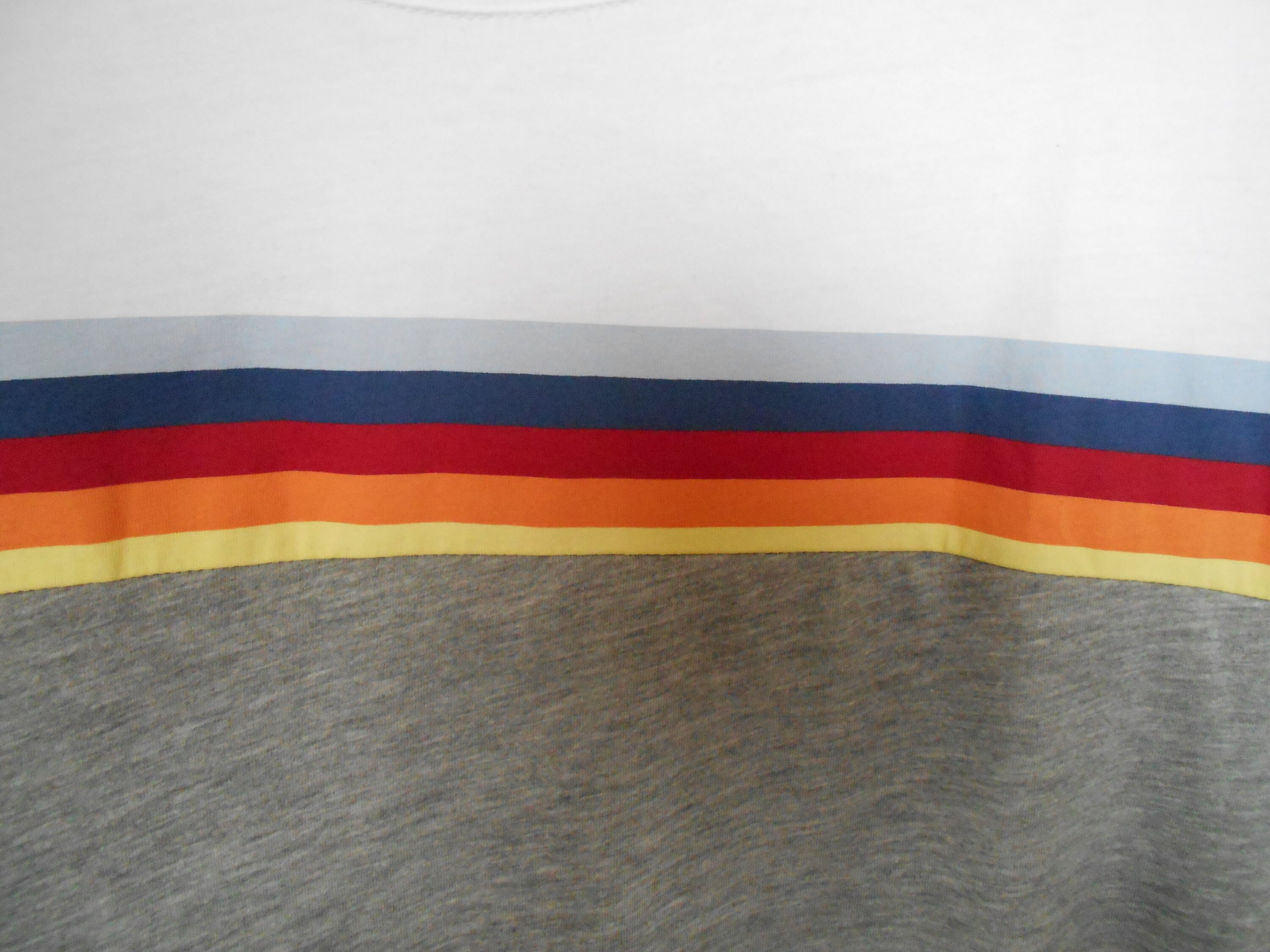 Vintage T-Shirt Weißes und graues Top mit Regenbogenstreifen | Etsy