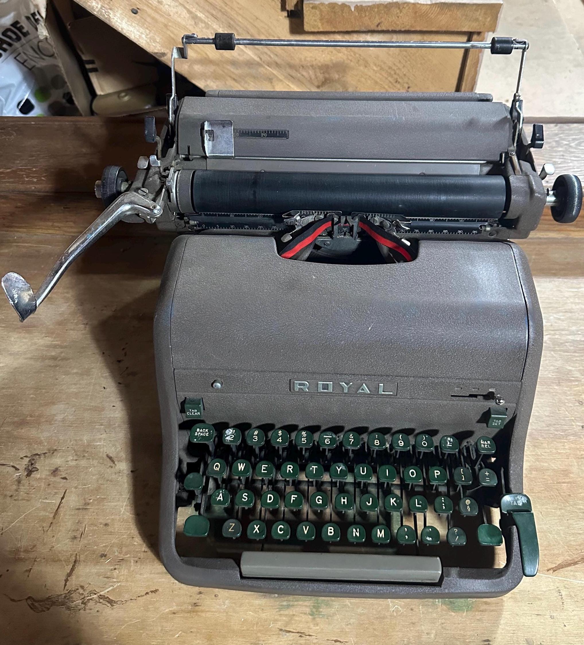 Vintage Royal Typewriter - Etsy
